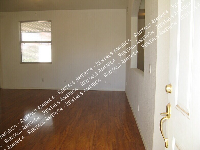 Building Photo - 8536 W Dahlia Dr