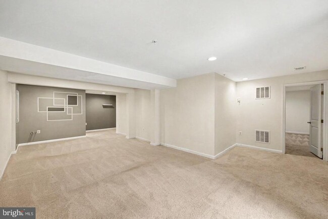 Building Photo - 1024 Cook Dr SE