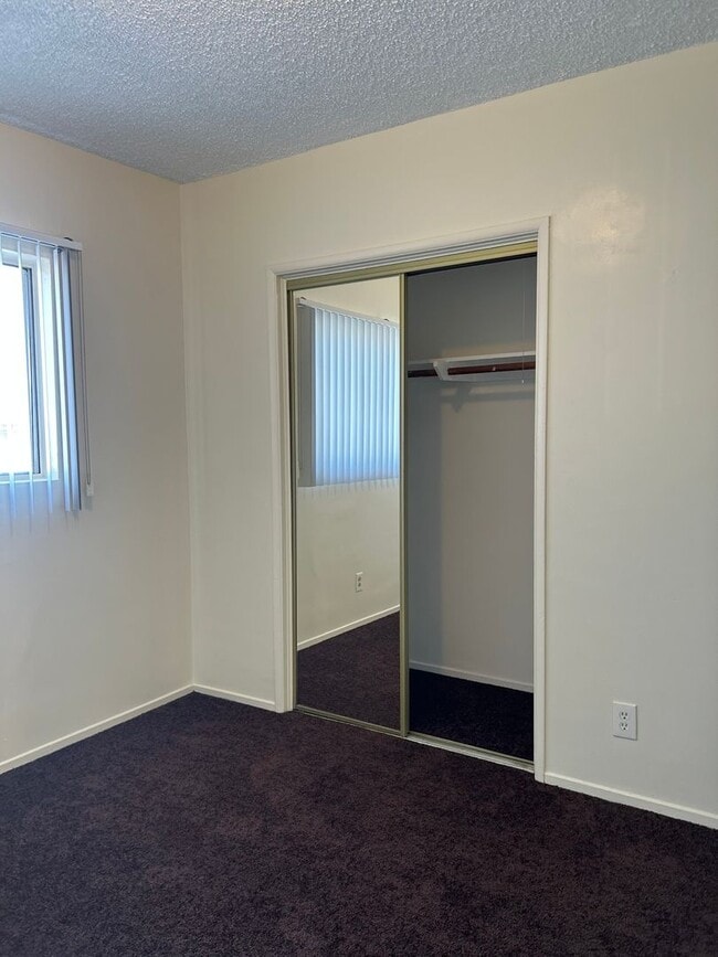 Building Photo - 1622 W 81st St