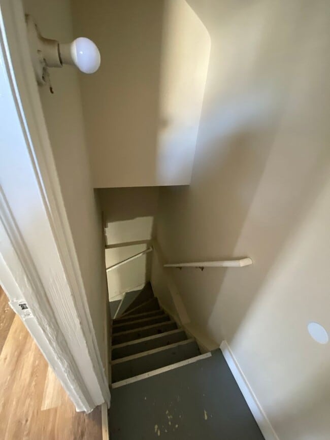 Building Photo - Cozy 1 Bedroom for Rent - Fenced in Yard a...