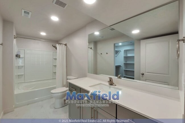 Building Photo - Saratoga Springs 5BD - 3.5BTH - 2GAR