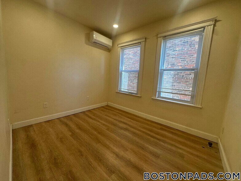 Building Photo - 127 Harrishof St