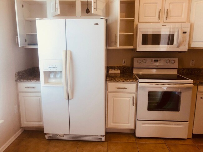 Building Photo - 3-Bedroom, 2-Bathroom Home in Kissimmee