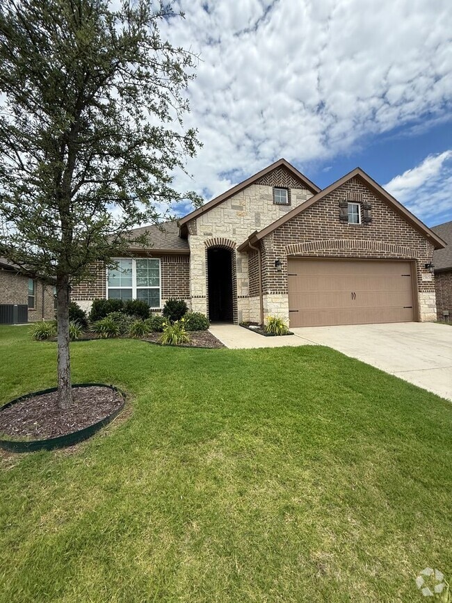 Building Photo - Ranch-Style 3 Bedroom/2bath w Designated O...