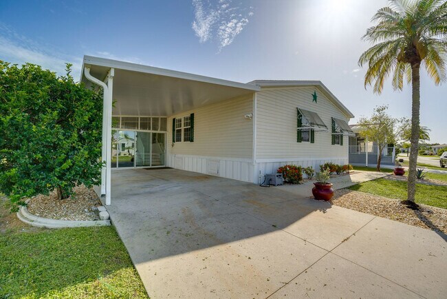 Building Photo - 1000 Kings Hwy