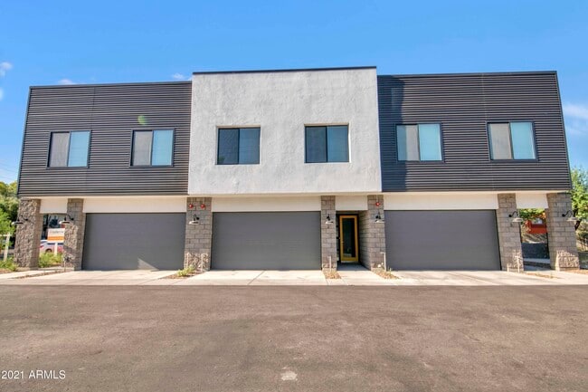 Primary Photo - 3900 N 30th St