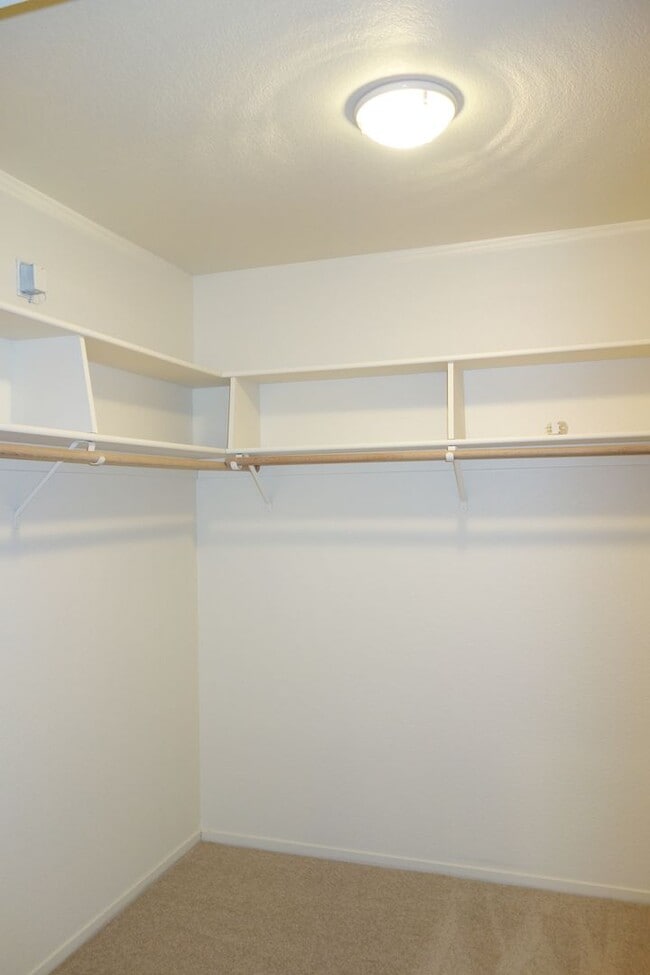 Building Photo - 105 Almond Dr