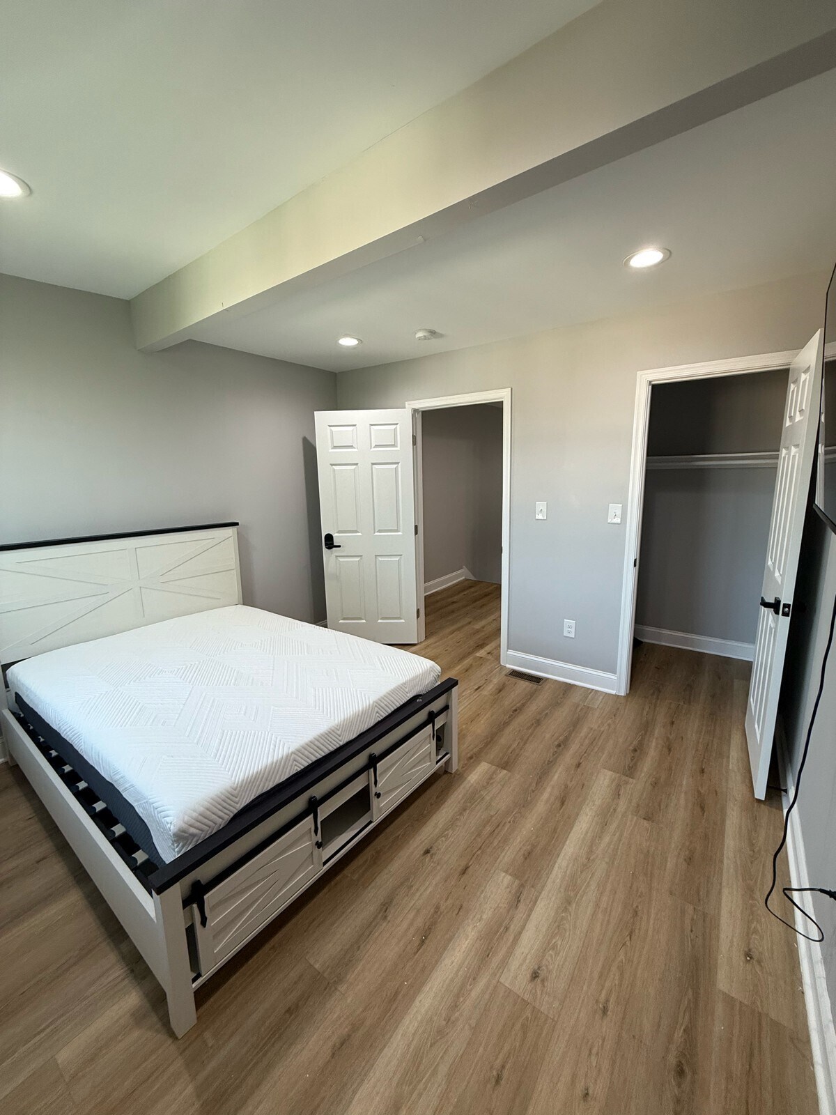 Building Photo - 2317 Barclay St