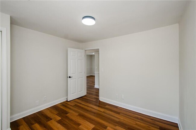 Building Photo - 4244 Lindsey Dr