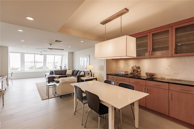 Building Photo - 1255 E Peppertree Dr