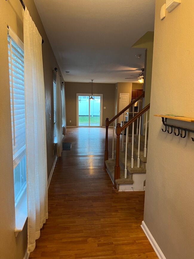 Building Photo - 305 Garcia Dr