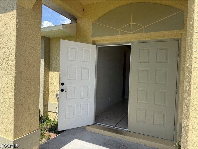 Building Photo - 305 NW 22nd Pl