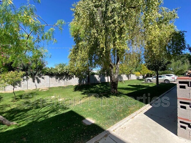 Building Photo - 2121 W Hayward Ave