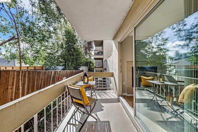 Building Photo - 66 Fairmount Ave