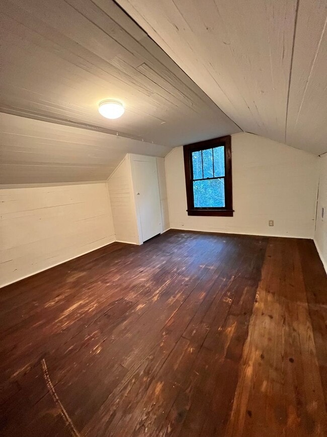 Building Photo - 2 Bed | 2 Bath Single Family Home