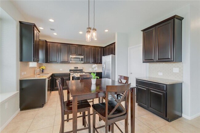 Building Photo - 113 Checkerspot Ct