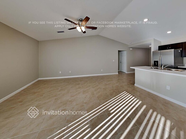 Building Photo - 1192 SW Ithaca St