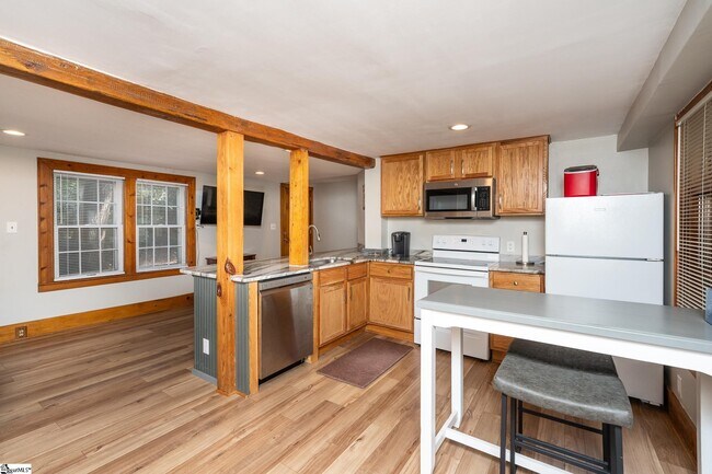 Building Photo - 16 Converse St