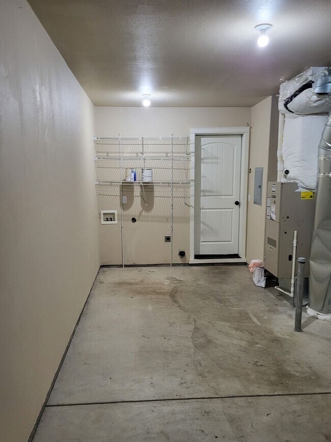 Building Photo - COLTON3607-3617