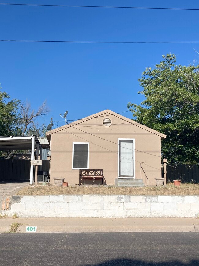 Front - 401 S Doris Ave
