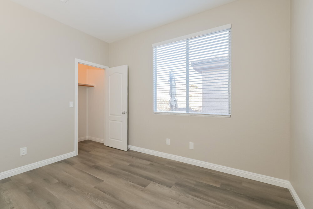 Building Photo - 4048 Villeroy Ave