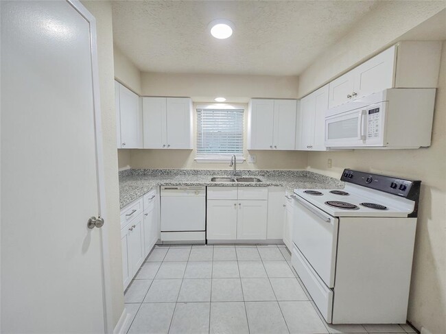 Building Photo - 13115 High Star Dr