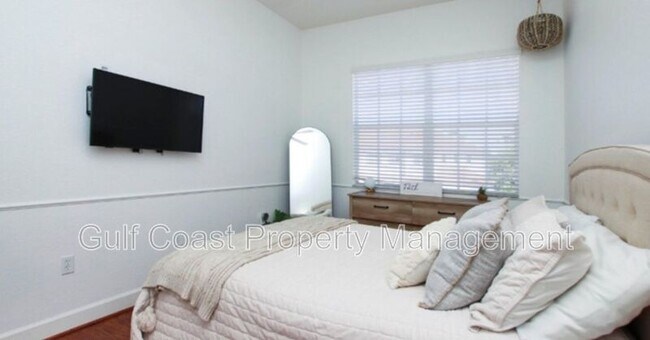 Building Photo - 17484 Old Harmony Dr