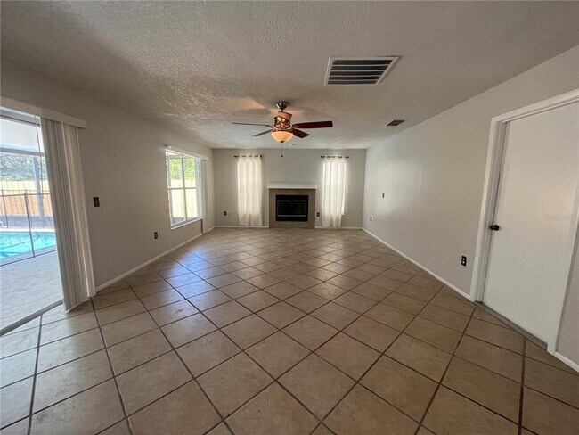 Building Photo - 820 Stone Chapel Ct