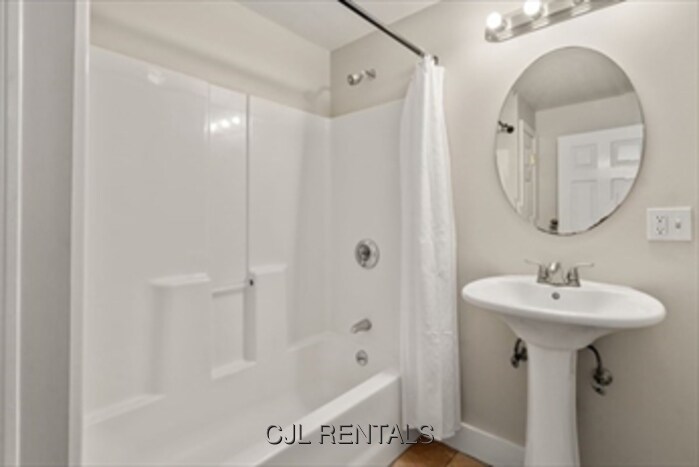 Building Photo - 798 Mt Auburn St