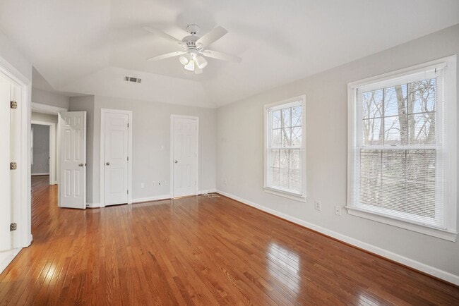 Building Photo - 3 Bedroom 3.5 Bathroom Townhouse// Vienna/...