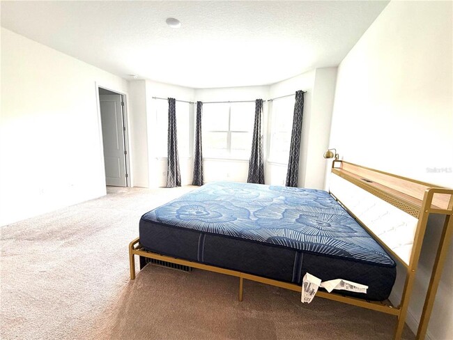 Building Photo - 15050 Lake Bessie Loop