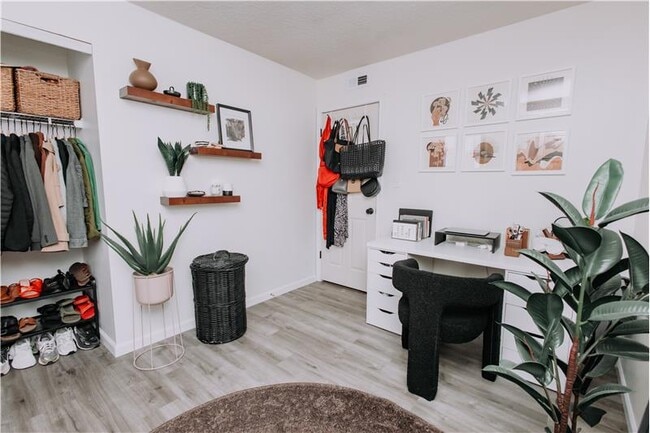 Building Photo - 1930 Independence Rd