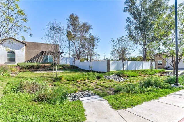 Building Photo - 13177 Edgemont St