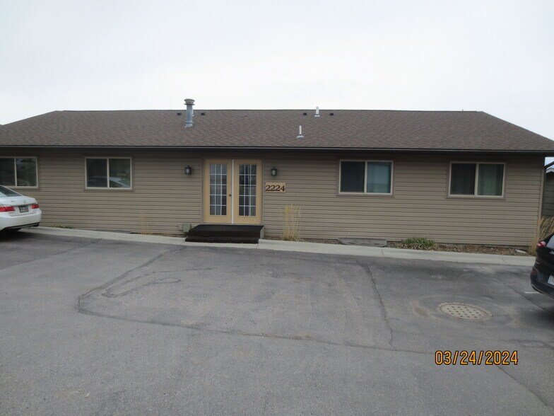 Building Photo - 2224 W Foothills Dr