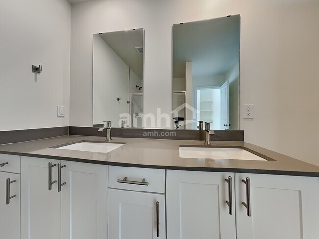 Building Photo - 7703 Verona Lp SW