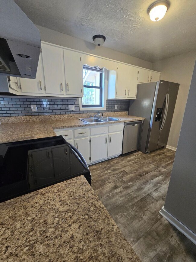 Building Photo - Townhome for rent