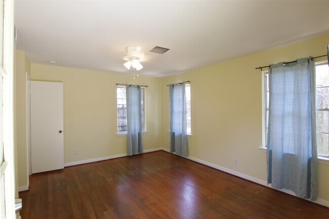 Building Photo - 6601 Stroud Dr
