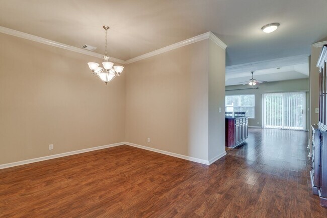 Building Photo - Beautiful 2-Bed, 2.5-Bath Townhouse in Har...