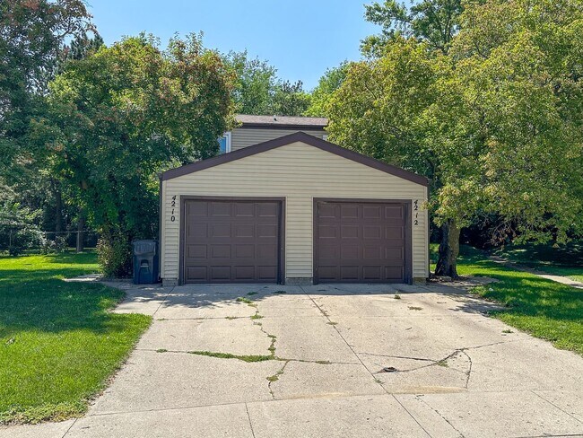 Primary Photo - 4210-4212 Harris St