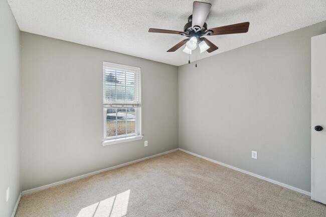 Building Photo - 1205 Swan Lake Rd