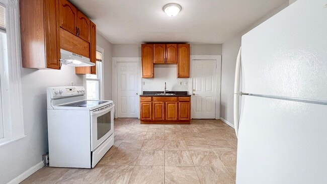 Building Photo - Remodeled Single Family House