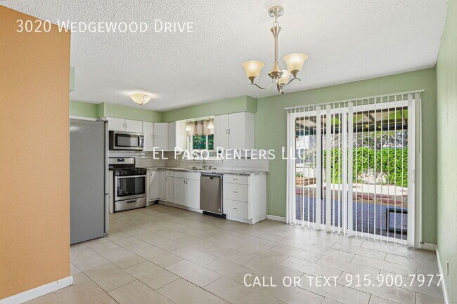 Building Photo - 3020 Wedgewood Dr
