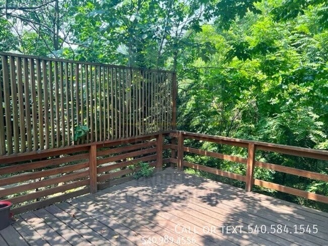 Building Photo - 3203 Ledgewood Ave