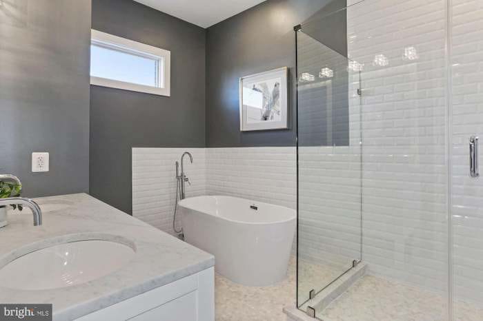 Building Photo - 1255 Penn St NE