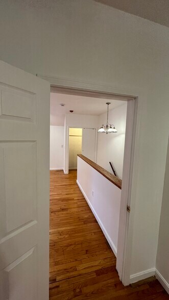 Building Photo - 2800 Hartford Ave