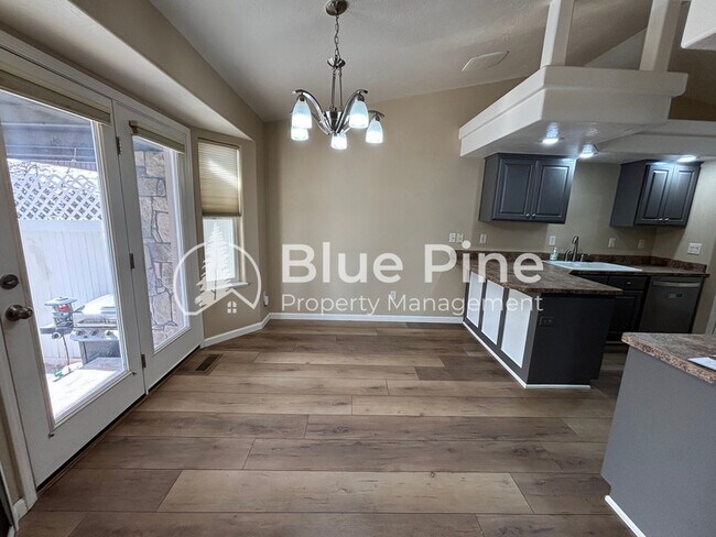 Building Photo - 3736 Ellendale Cir