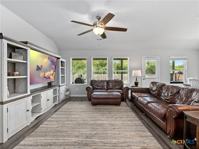 Building Photo - 597 Summersweet Rd