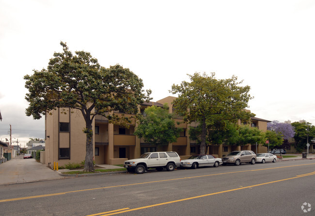 Building Photo - Beachwood Apartments