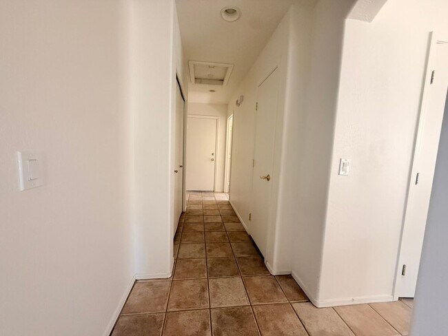 Building Photo - Cul-de-Sac Living | 3 Bed + Bonus Room | Pool + Greenbelt Views