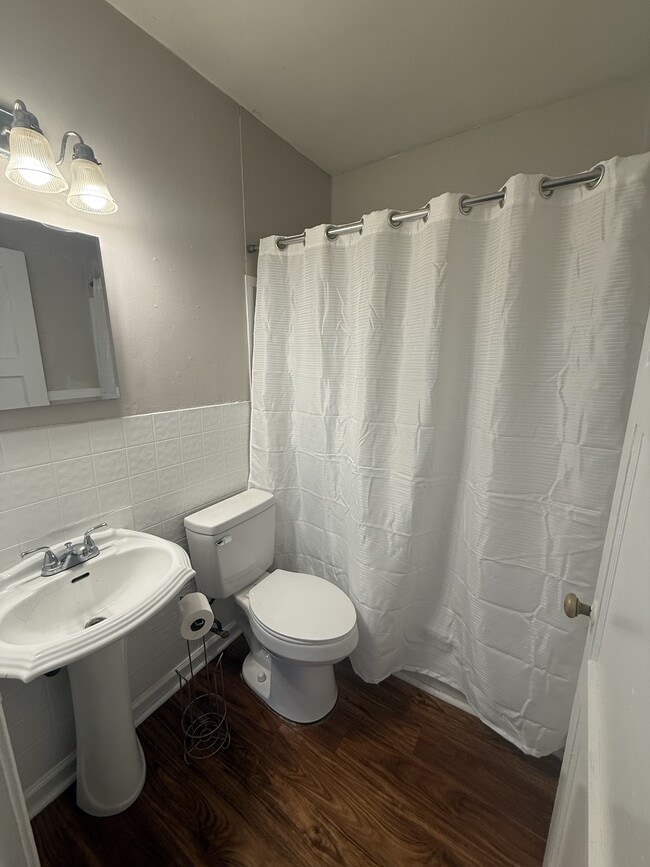 Building Photo - 605 Shannon Cir NE